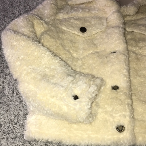 NWOT Victoria's Secret Sherpa Denim Style Jacket Size Small - Picture 6 of 11